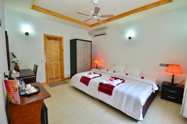 Athiri Inn - Deluxe Double Room