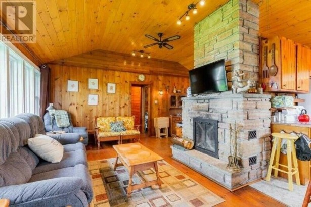 All Season Cottage On The Lake - Cozy House Rental