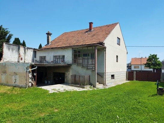 The Horror or Idyll House from the 60s' Socialism?