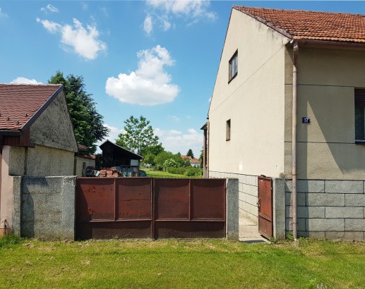 The Horror or Idyll House from the 60s' Socialism?