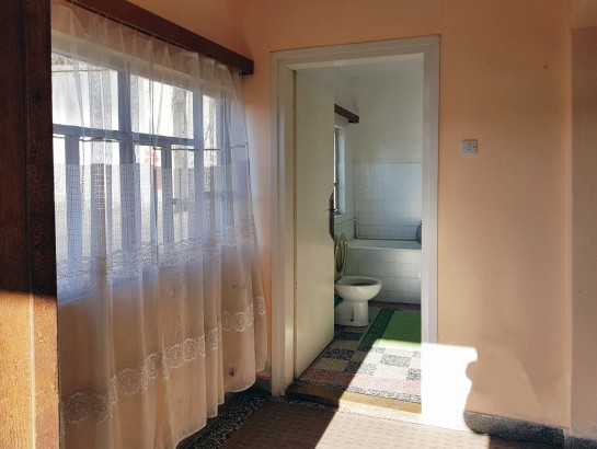 The Horror or Idyll House from the 60s' Socialism? - The Complete Main Floor of the House
