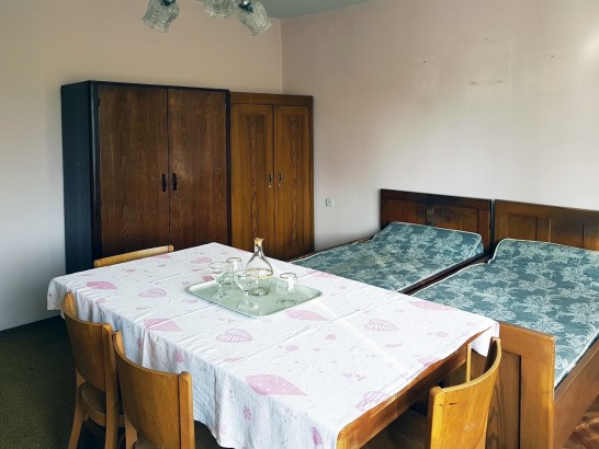 The Horror or Idyll House from the 60s' Socialism? - The Complete Main Floor of the House