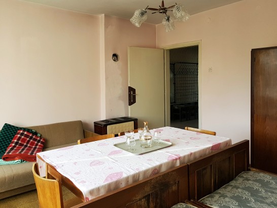 The Horror or Idyll House from the 60s' Socialism? - The Complete Main Floor of the House