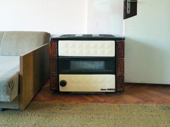 The Horror or Idyll House from the 60s' Socialism? - The Complete Main Floor of the House