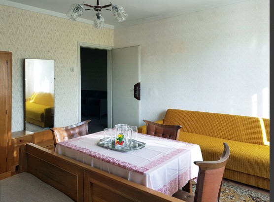 The Horror or Idyll House from the 60s' Socialism? - The Complete Main Floor of the House