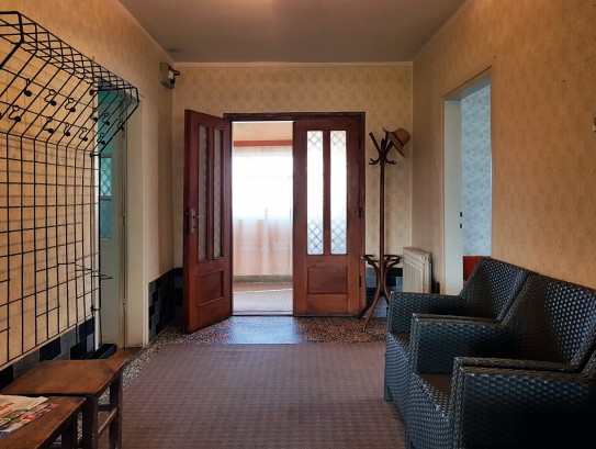 The Horror or Idyll House from the 60s' Socialism? - The Complete Main Floor of the House