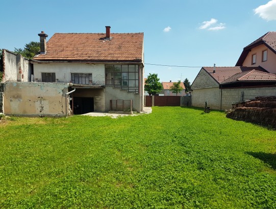 The Horror or Idyll House from the 60s' Socialism?